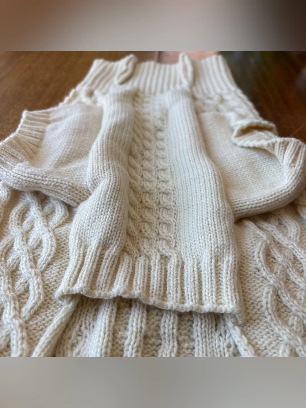 Cream Cable‑Knit Dog Sweater – Size S  (8-12 lbs)